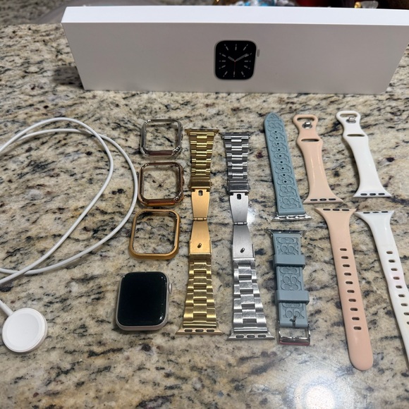 Apple Watch Series 6 GPS & Cell Set with 5 bands and 3 face covers